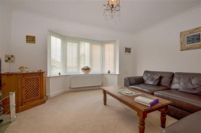 DINING/LIVING ROOM