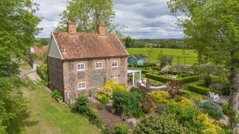 Park Farm Cottage, Liston Hall Road, Liston