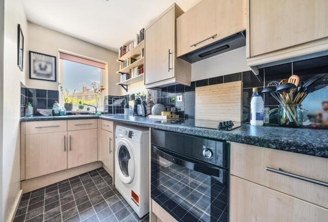 1318640-18-686567...