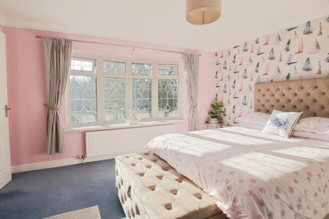 6 bed Detached for sale Image 11