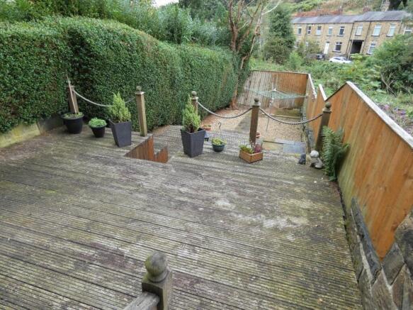 2 bed Terraced to rent Image 6