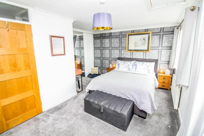 Bedroom 1 pic 3