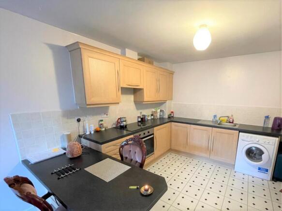 LOUNGE WITH KITCHEN AREA