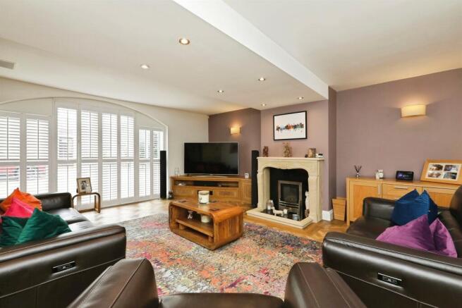 9 bed Detached for sale Image 8