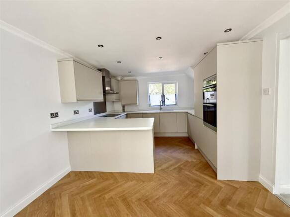 KITCHEN & DINING ROOM