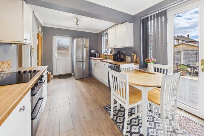 3 bed Semi-Detached for sale Image 12