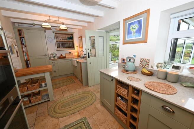 4 bed Cottage for sale Image 4
