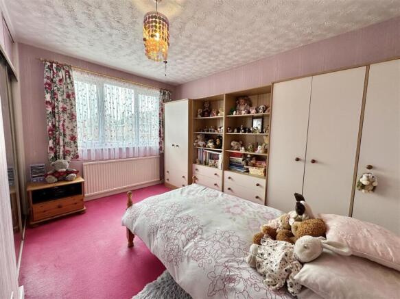 5 bed Semi-Detached for sale Image 6