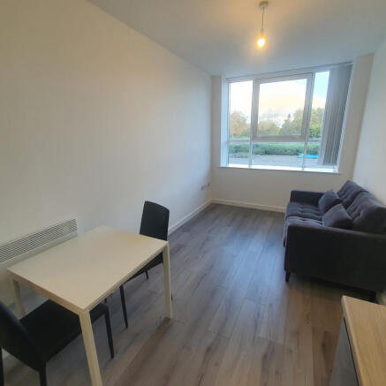 1 bed Apartment to rent Image 4