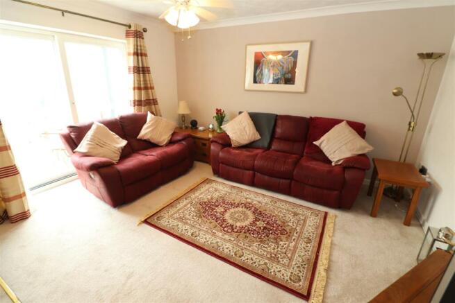 Lounge / Dining Room
