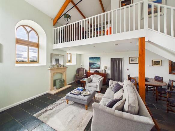 LIVING/DINING ROOM