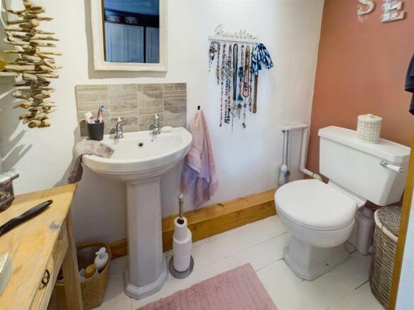 En-suite Cloakroom