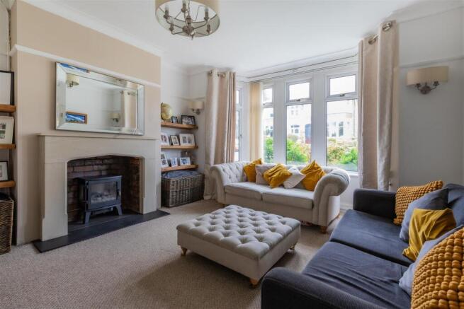 Ambleside Avenue 7-20.jpg