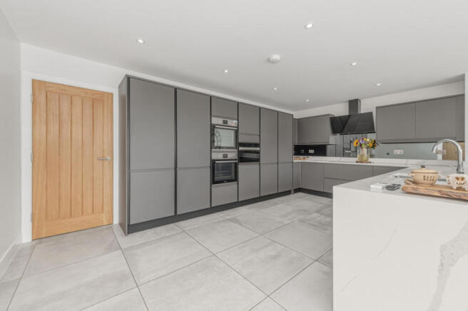 4 bed Semi-Detached for sale Image 5