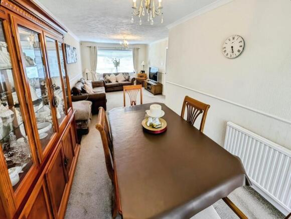 32 Dorset Way photo 9.jpg