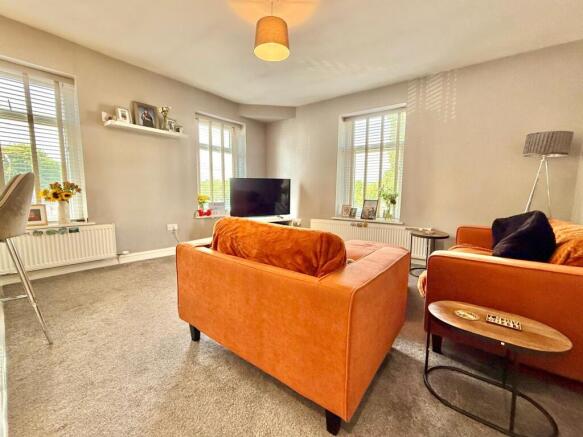 2 bed Flat to rent Image 5
