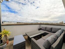 Flat 62, 4 Kestrel Court, Heron Way, Maidenhead SL6 8DJ