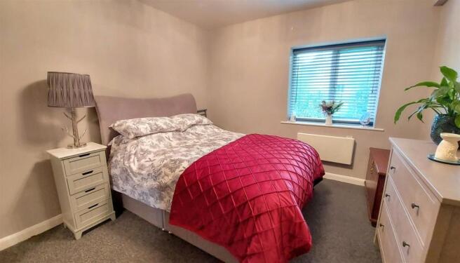 DOUBLE BEDROOM