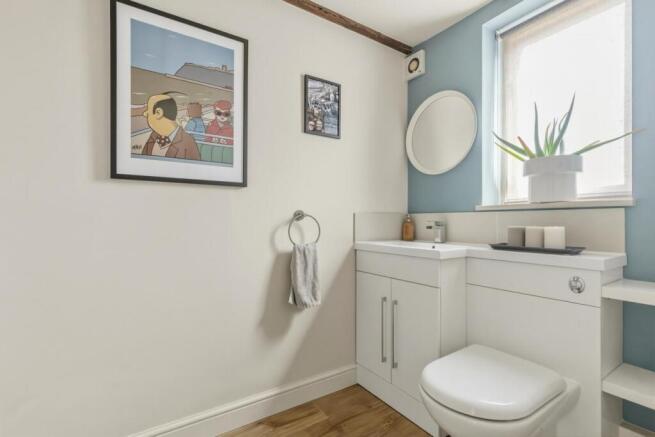 4 bed Semi-Detached for sale Image 8
