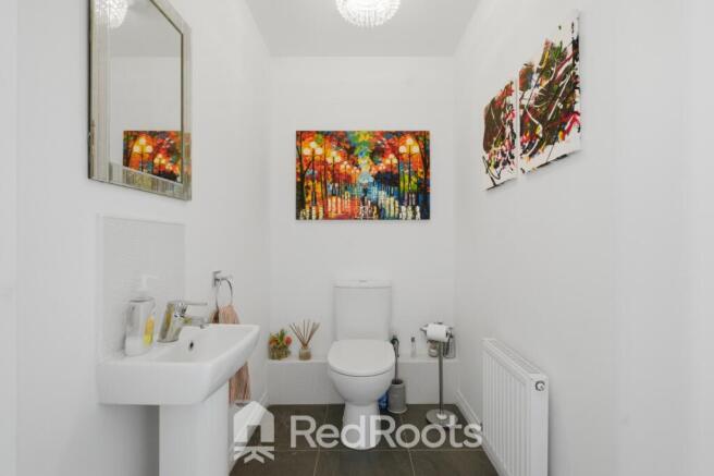 4 bed Detached for sale Image 11