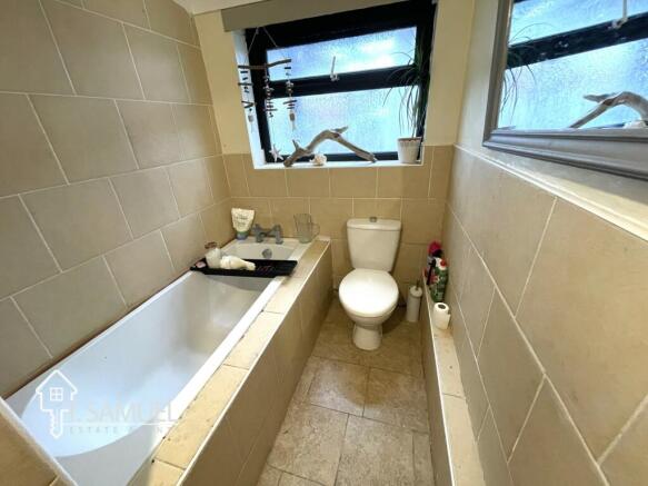 Bathroom 3.JPG