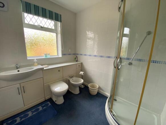 SHOWER ROOM.JPG