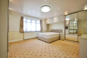 1, Launcestone Close, Reading RG6 5RY