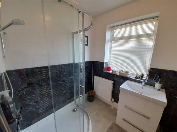 Shower room 1.jpg