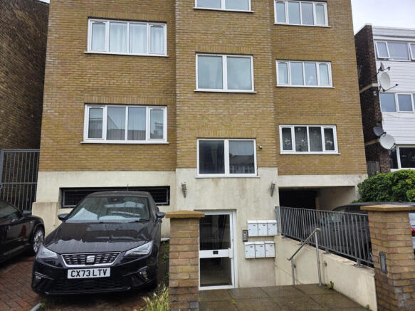 Two Bed Two Bath Top Floor South Woodford
