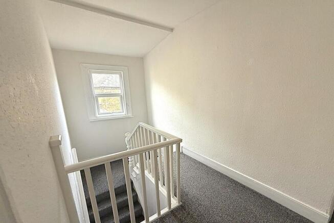 2 bed House to rent Image 9