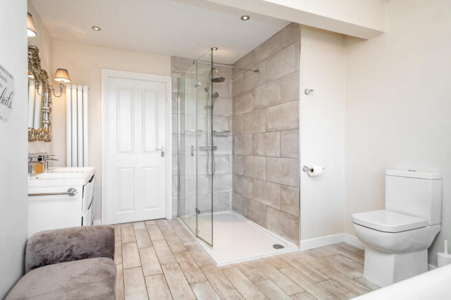Family Bathroom 2