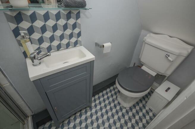 En-suite pic 2.jpg