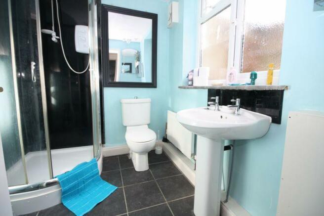 4 bed House to rent Image 4