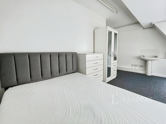 2a0a073b-Room 204 20