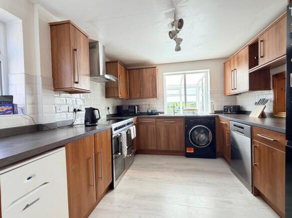 3 bed Semi-Detached for sale Image 6