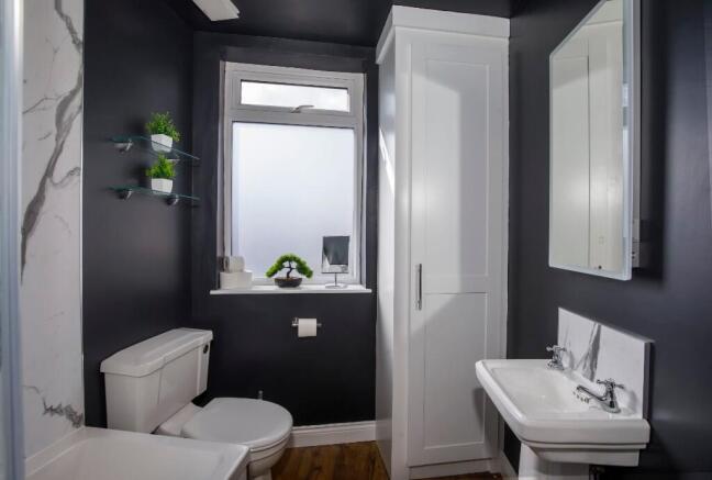 2 bed Apartment to rent Image 12