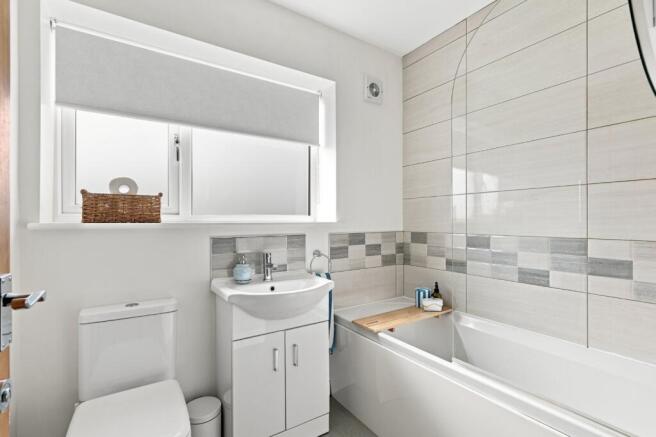 3 bed Detached to rent Image 11