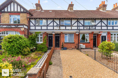 DANIEL THOMAS | Broomstick Hall Road, Waltham Abbey, EN9 1LN
