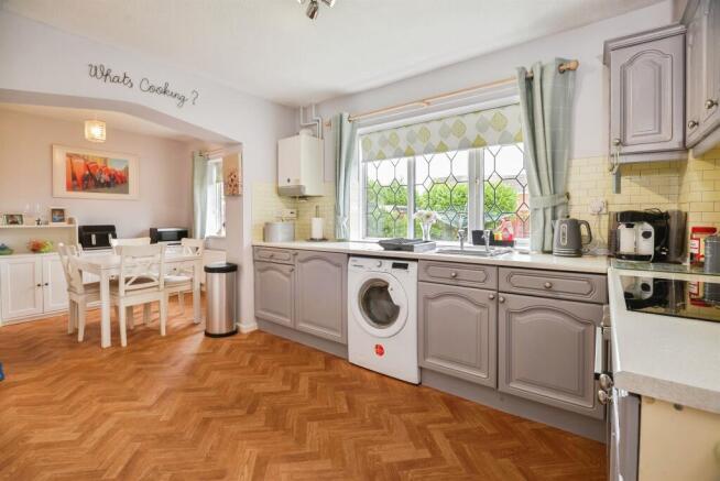3 bed Detached for sale Image 7