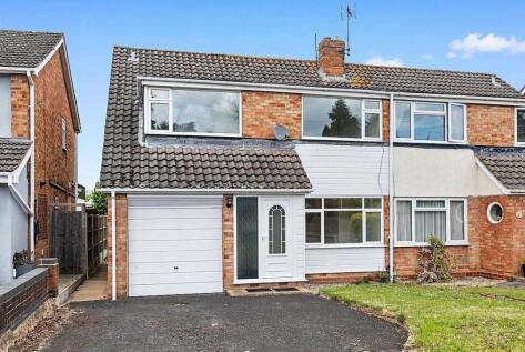 74 Blackfriars Avenue, Droitwich, Worcestershire. WR9 8RH