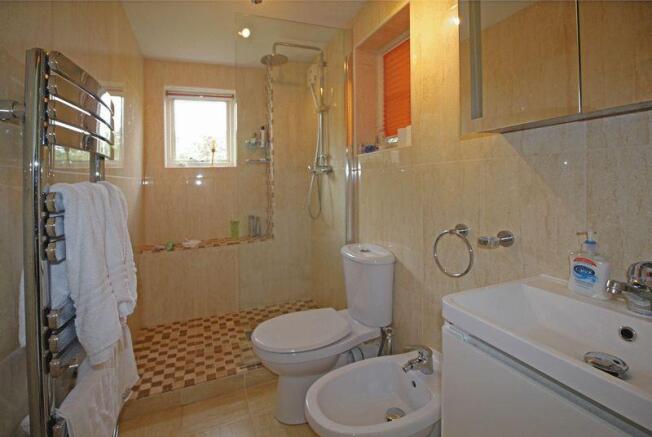 MASTER ENSUITE