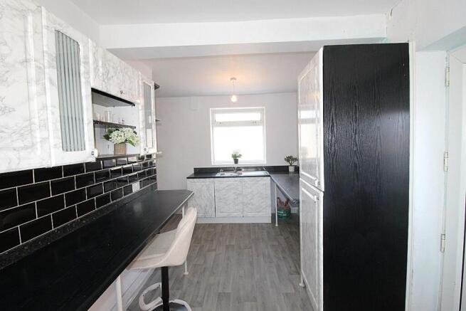 3 bed Semi-Detached for sale Image 9