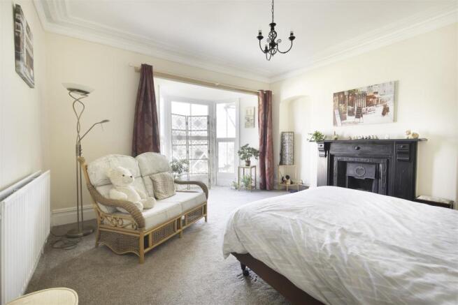 bed 1.jpg