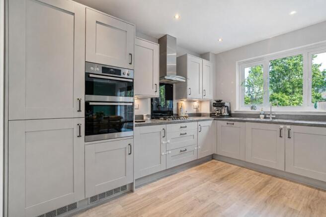 4 bed Detached for sale Image 5
