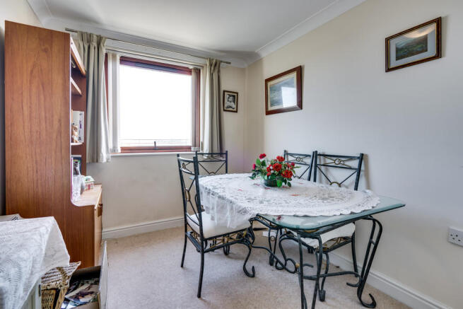 Bedroom Two / Din...