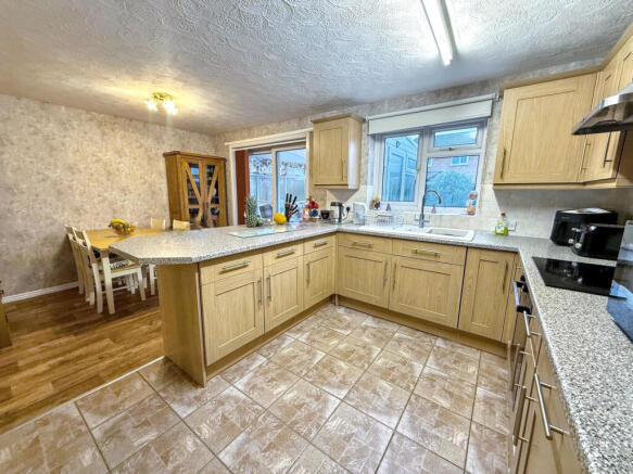4 bed Detached for sale Image 5
