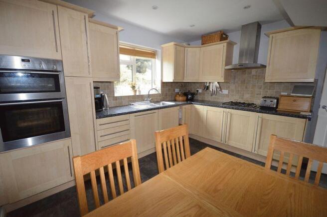 kitchen/breakfast