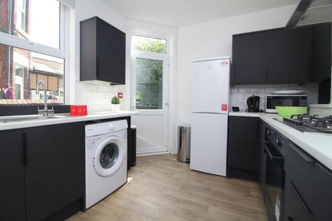 1 bed House Share to rent Image 5