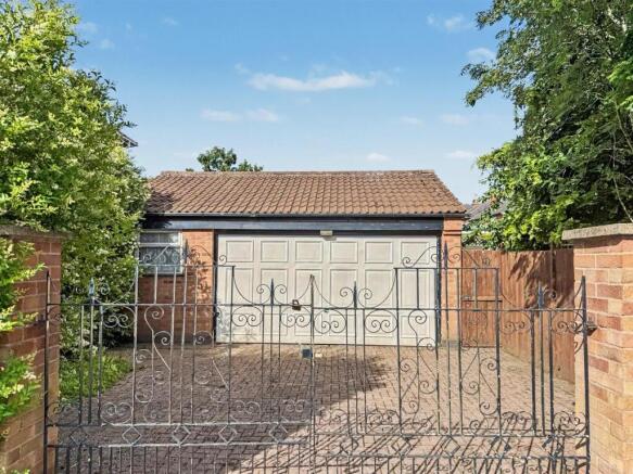 DOUBLE GARAGE