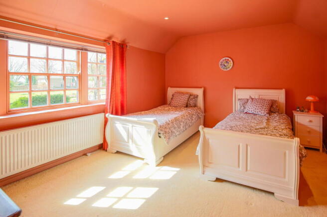 5 bed Detached for sale Image 10